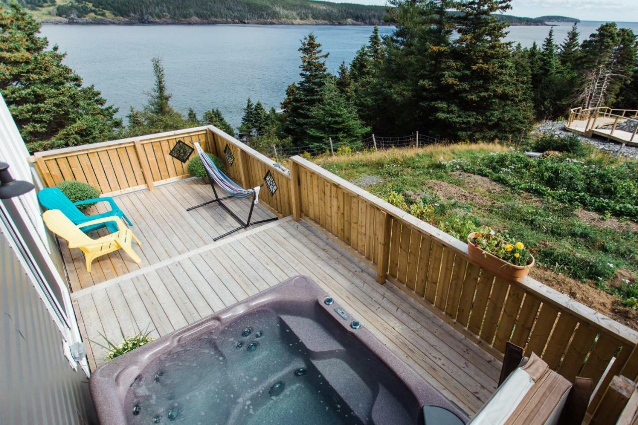 Whale House 3*
